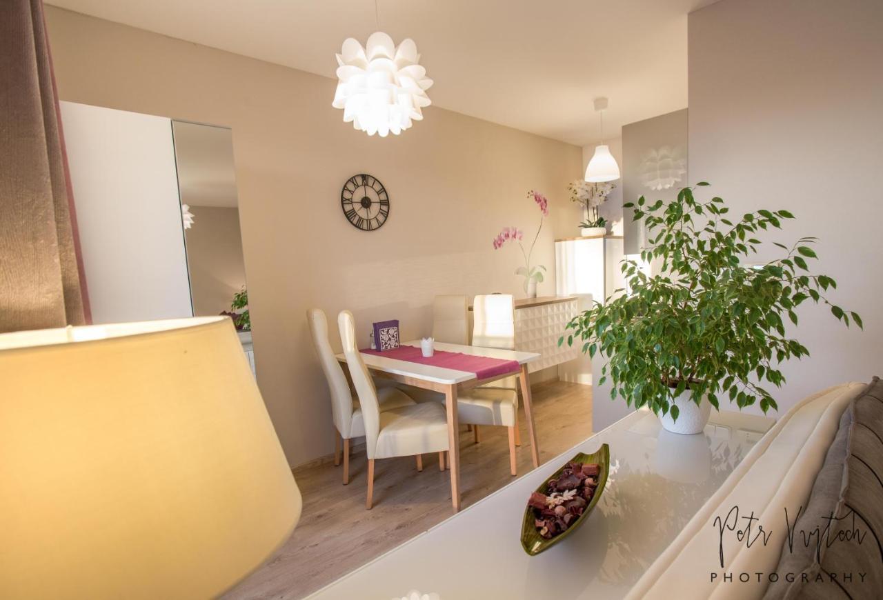Luxurious, Lovely And Romantic Apartment In Tábor Kültér fotó